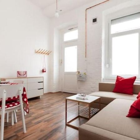 Loft Style Apartment In Hipster Area Будапеща Екстериор снимка